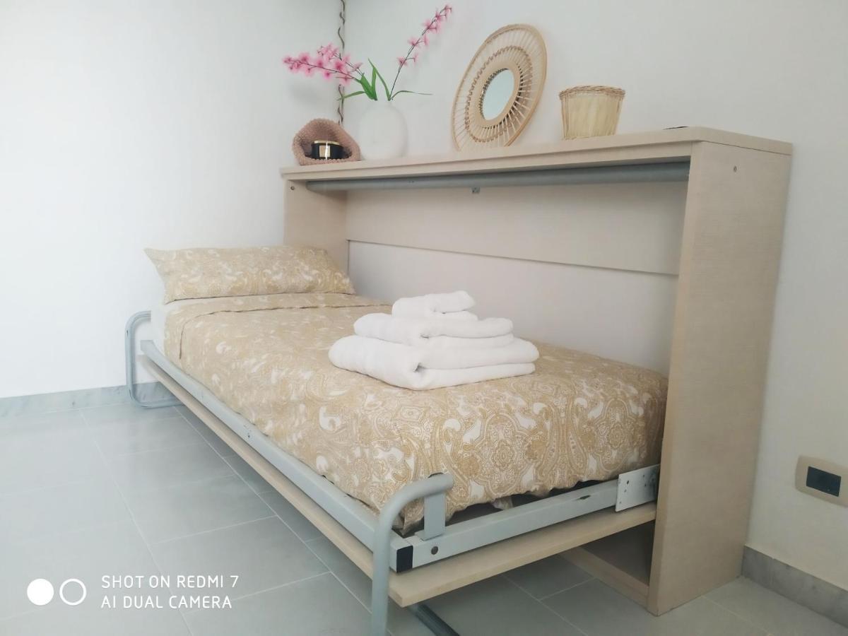 Aurisa Apartment Bari Exterior photo